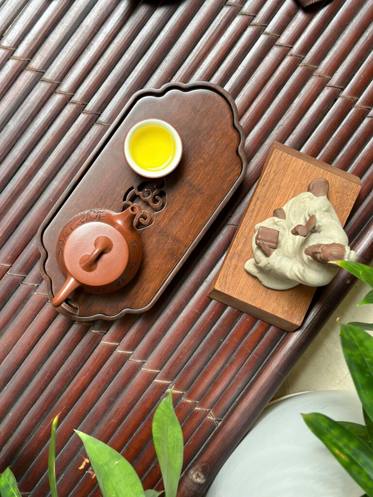 chén trà và ấm trà