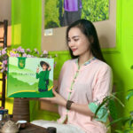 thu hương và hộp biếu