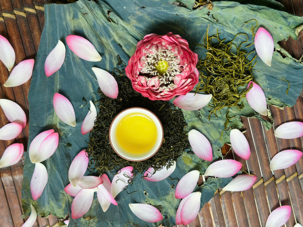 trà xanh với sen