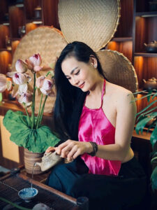 ảnh thu hương rót trà