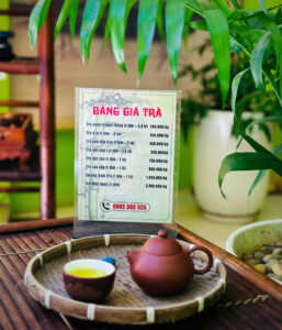 ảnh ấm trà với bảng giá trà xanh thái nguyên